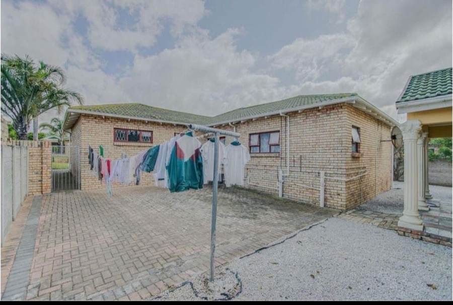 5 Bedroom Property for Sale in Overbaakens Eastern Cape